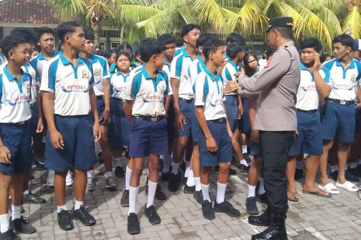 GENG MOTOR Meresahkan & Berbahaya, Polsek Melaya Datangi SMPN 3 Melaya Beri Edukasi Para Siswa