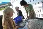 Dapur Umum Warga Rawajati
