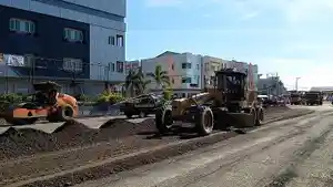 Alat-berat-sedang-beroperasi-pengerjaan-jalan-di.jpg