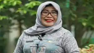Sosok-Indang-Maryati-Kepala-SMAN-1-Pontianak-yang-Tolak-LCC-Ulang-demi-Integritas-dan-Sportivitas.jpg