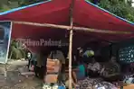 Syaiful Bertahan di Tenda Darurat Kapalo Koto demi Pantau Rumah yang Hancur Diterjang Galodo Padang