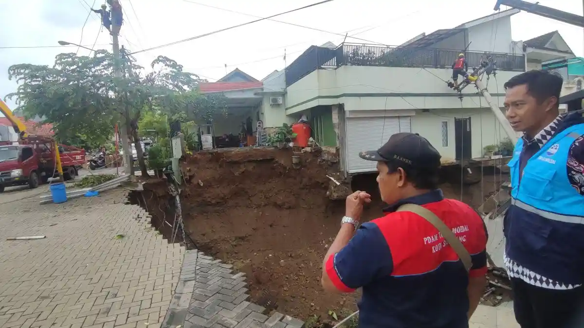 Tanah Ambles di Perumahan Permata Puri Kota Semarang, Dua Rumah Mewah Terancam Longsor