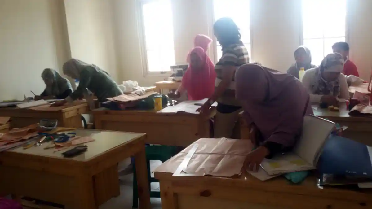 Istri Pengemudi Taksi Kantongi Rp 2,8 Juta Per Bulan dari Menjahit