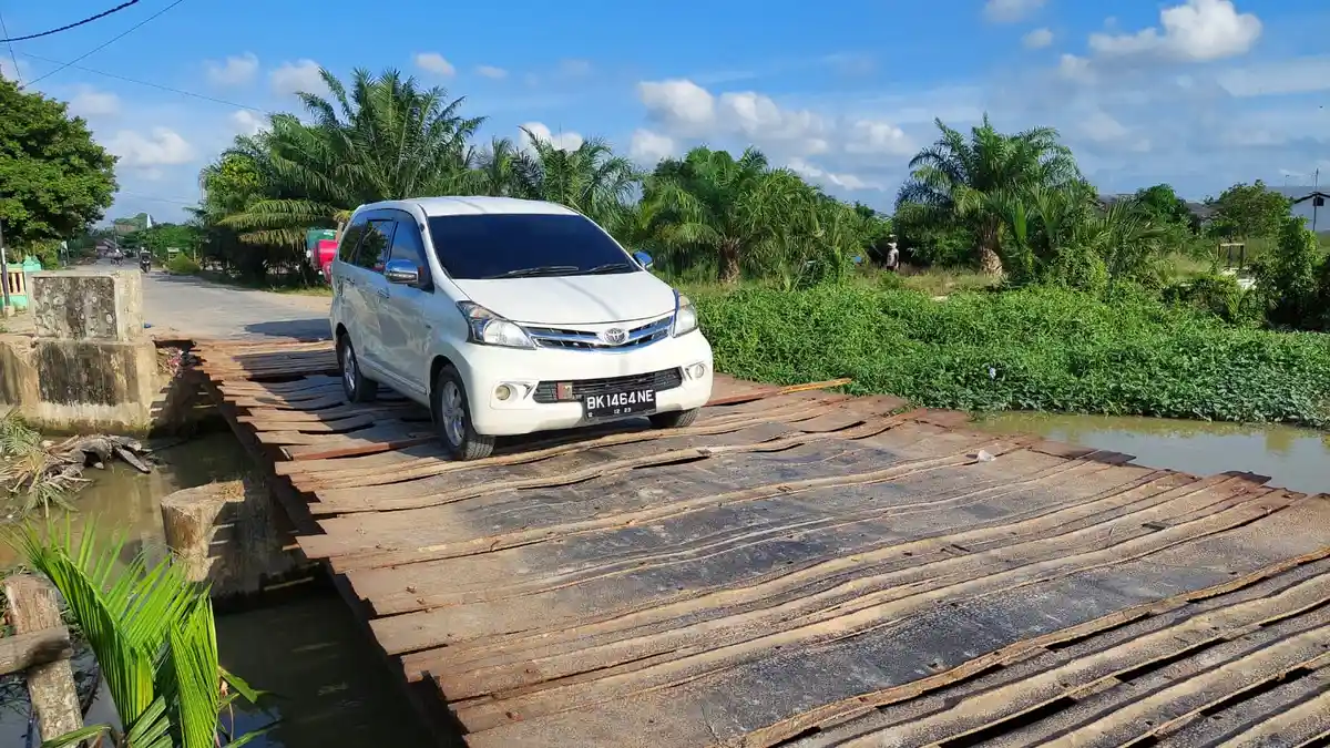 JEMBATAN di Sergai Rusak, Pengendara Pernah Terjatuh ke Sungai, Pemkab: 'Itu Wewenang Provinsi'