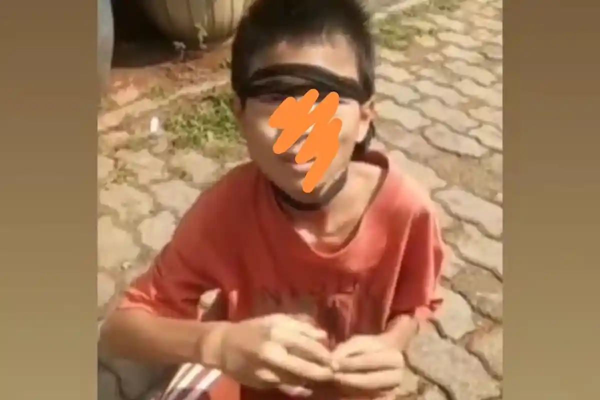 Dengan Kaki Dirantai serta Mata dan Leher Terikat, Anak Ini Ngesot Kabur dari Rumah Karena Lapar