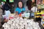 Pedagang-bawang-di-Pasar-Legi-Kota-Blitar-terdampak-rupiah-melemah.jpg