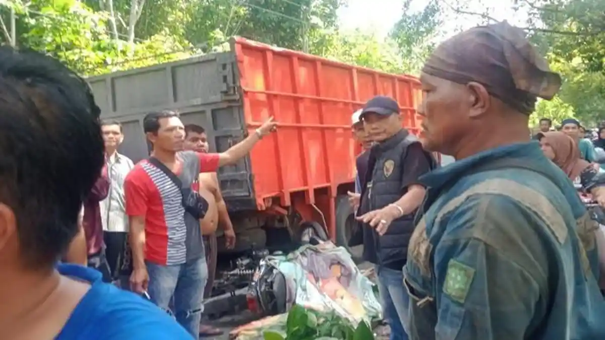Tabrak Truk Mogok, Pengendara Motor Tewas di Tempat