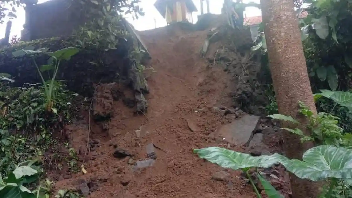 Warga Petang Badung Bali Ini Kaget Lihat Penyengkernya Longsor Karena Cuaca Ekstrem