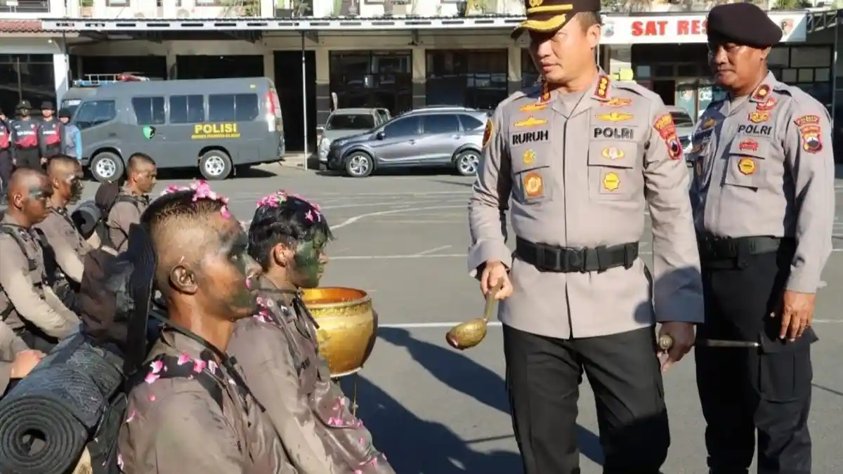 30 Personel Bintara Remaja Polresta Cilacap Ikuti Tradisi Pembaretan