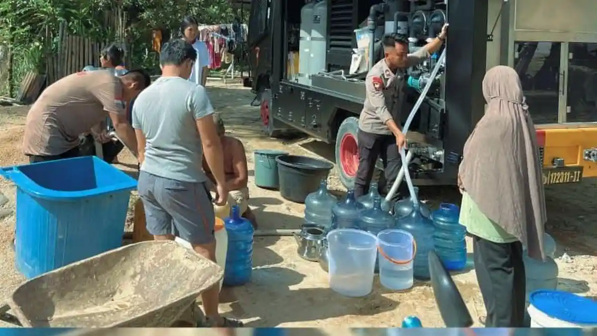 Brimob Polda Sumut Terus Bantu Warga Pulihkan Rumah dan Fasilitas Ibadah di Batangtoru