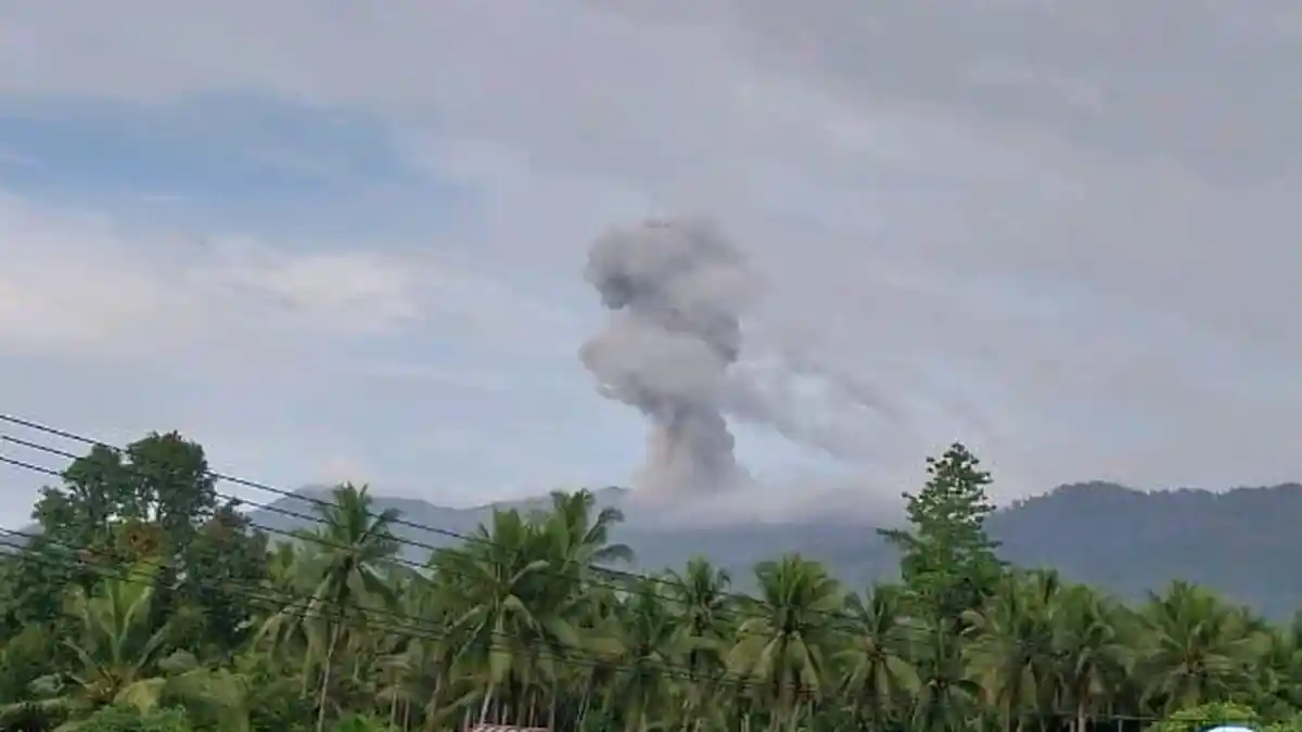 Lagi, Gunung Dukono di Halmahera Utara Erupsi Minggu Pagi
