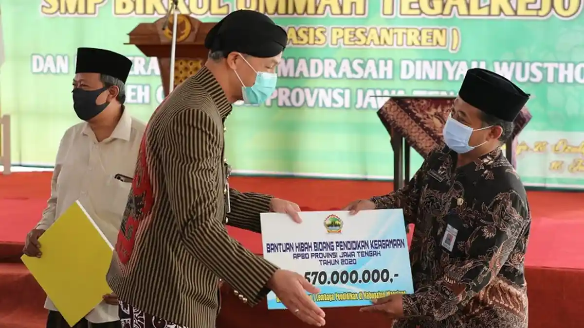 Gubernur Ganjar Pranowo Minta Pengasuh Pondok Pesantren Perketat Protokol Kesehatan