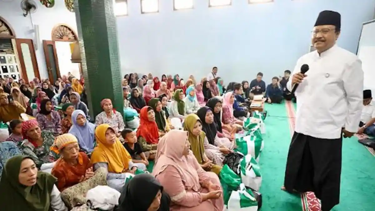 Gus Ipul Safari Ramadhan di Pasuruan, Mensos Harapkan Warga Miskin Pelahan Lepas Dari Bansos