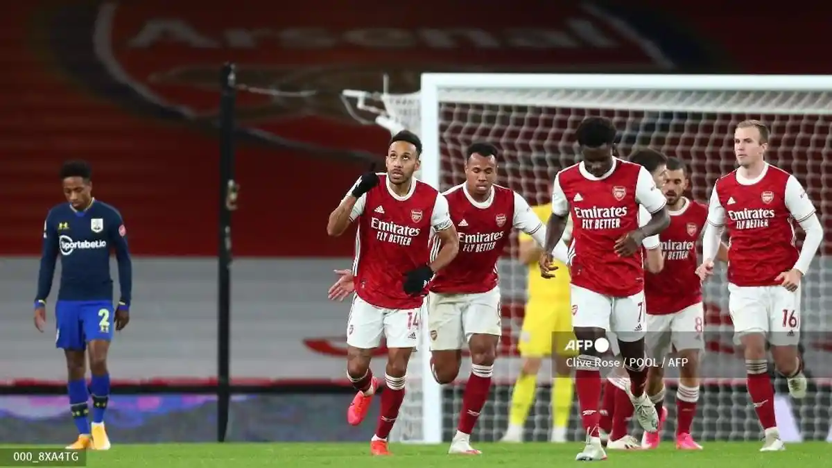Arsenal vs Manchester City - Tahan Banting, Aubameyang Tampil Apik di Masa Sulit