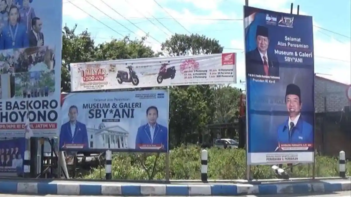 Merasa Dikhianati, Partai Demokrat Turunkan Semua Baliho Anies Baswedan di Pacitan