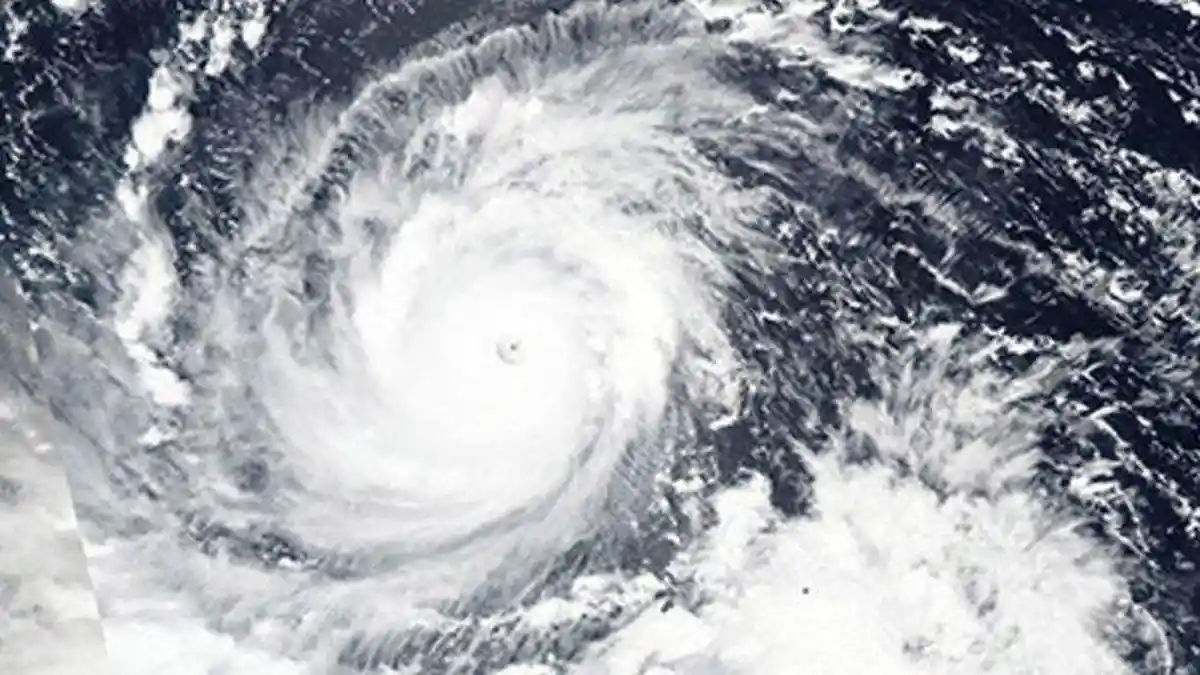 Topan Mangkhut Bergerak Menuju Filipina Utara