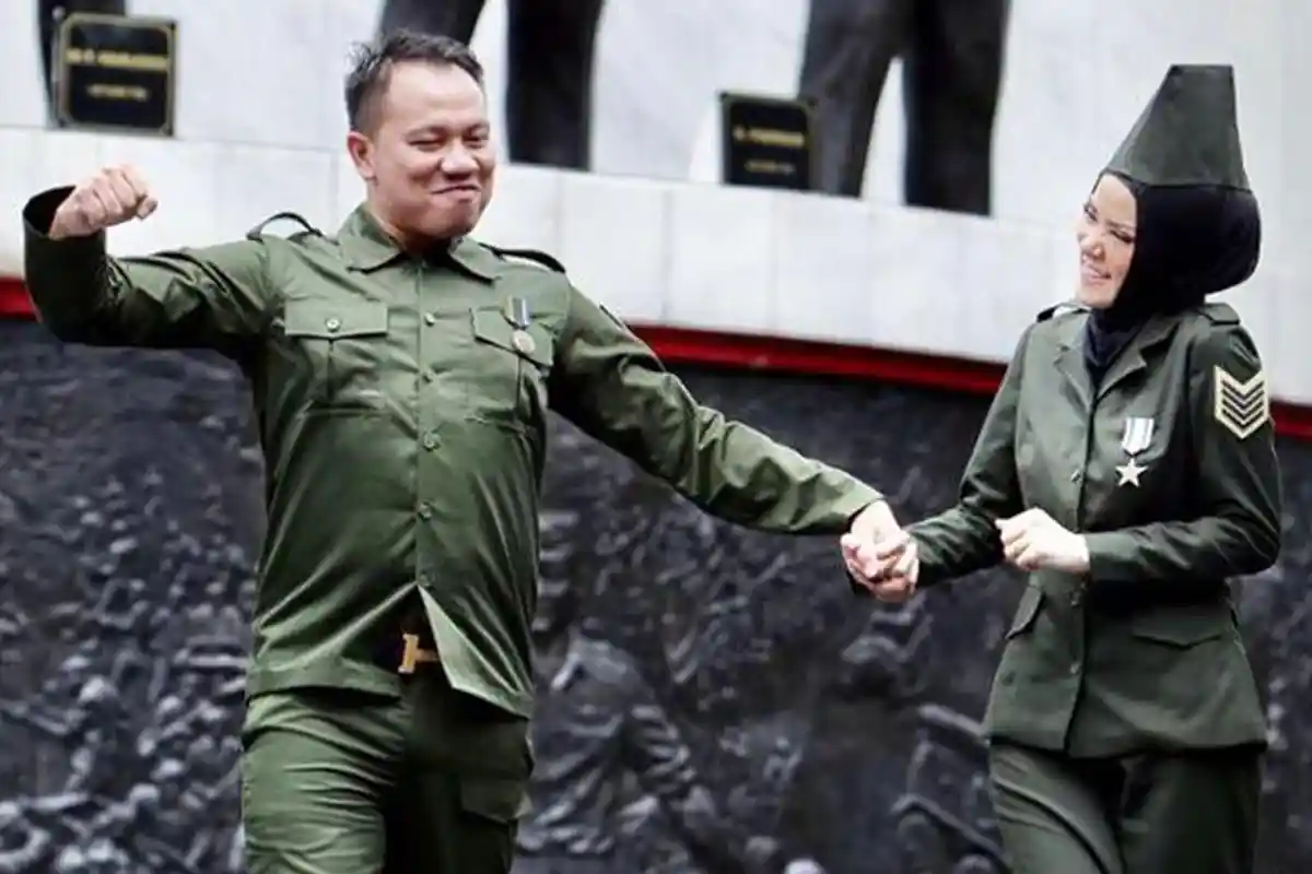 Banyak Dikerubuti Cewek, Mbah Mijan Sebut Vicky Prasetyo Punya Ajian Pemikat. Waduh !