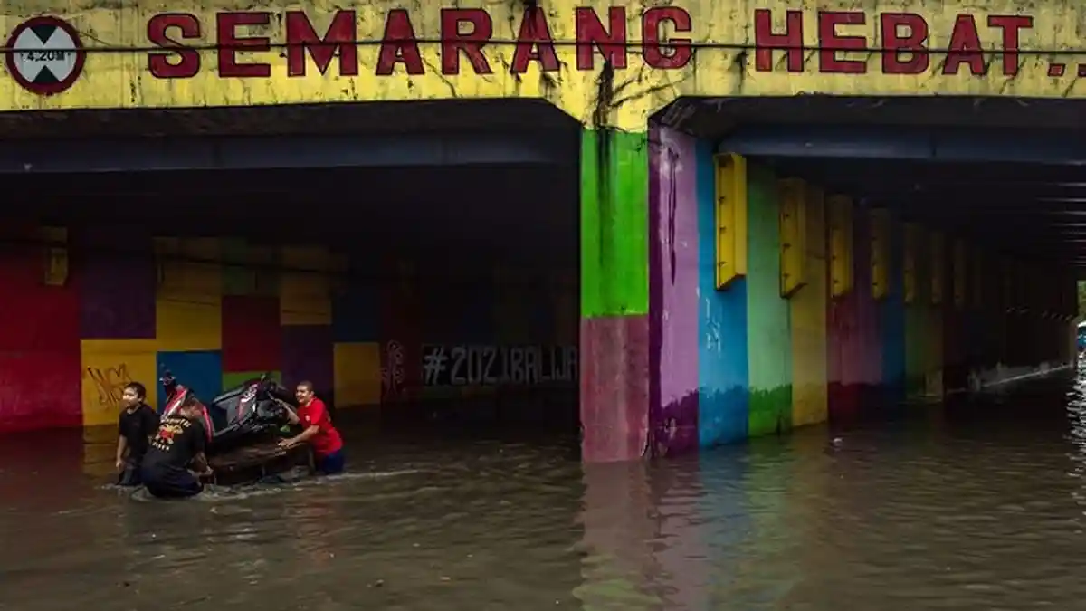 Banjir Semarang, Jadwal Perjalanan Kereta Api Terganggu, Foto dan Video Beredar di Medsos