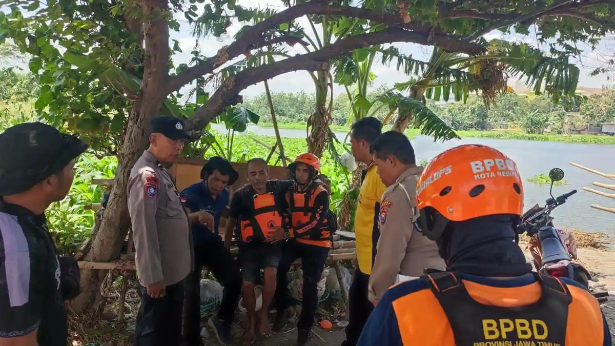 Pria Asal Nganjuk Tercebur ke Sungai Brantas dari Jembatan Jongbiru Kediri, Dievakuasi Tim Gabungan