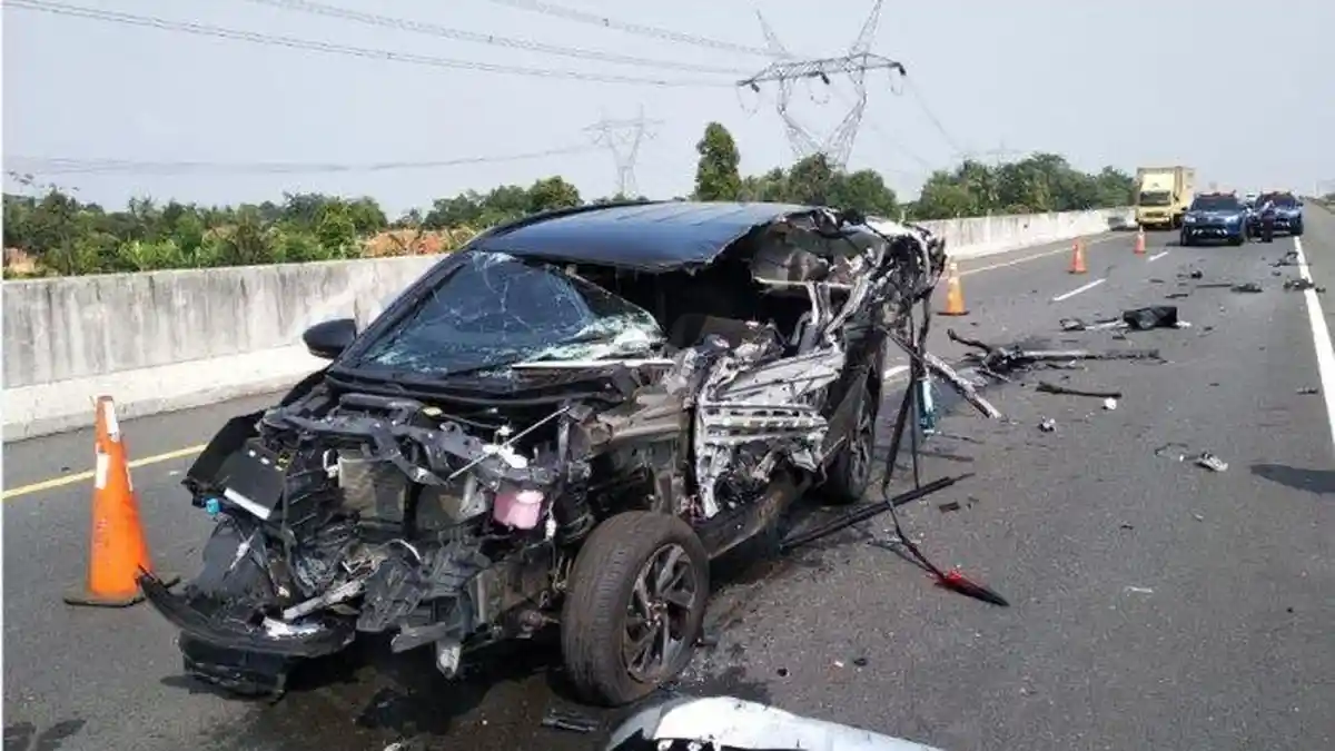 Ngebut saat Salip Kendaraan di Depan, Rush Tabrak Truk di Tol Pemalang Batang, Dua Orang Meninggal