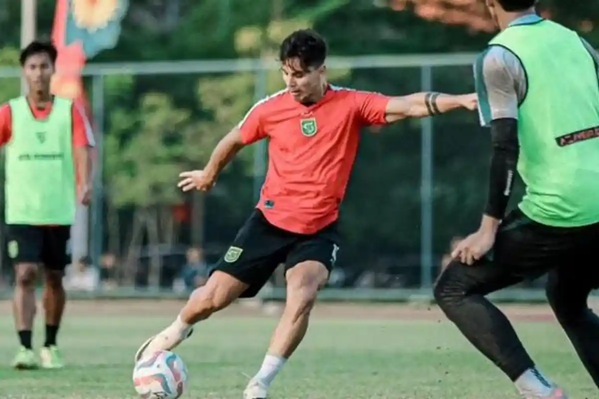 Bersemangat Sambut Anniversary Game ke-97, Pelatih Persebaya Fokus Performa dan Kebugaran Pemain