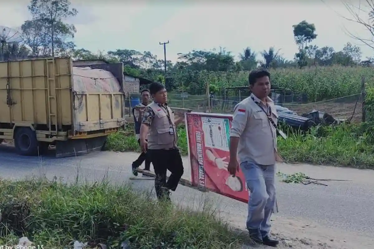 Masuk Masa Tenang, Bawaslu Dairi Tertibkan APK hingga Mobil yang Ditempel Branding Partai dan Caleg