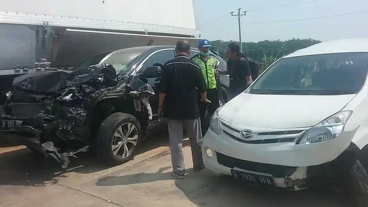 Tabrakan Mobil Terjadi di Tol Batang-Semarang, 1 Pemudik Tewas
