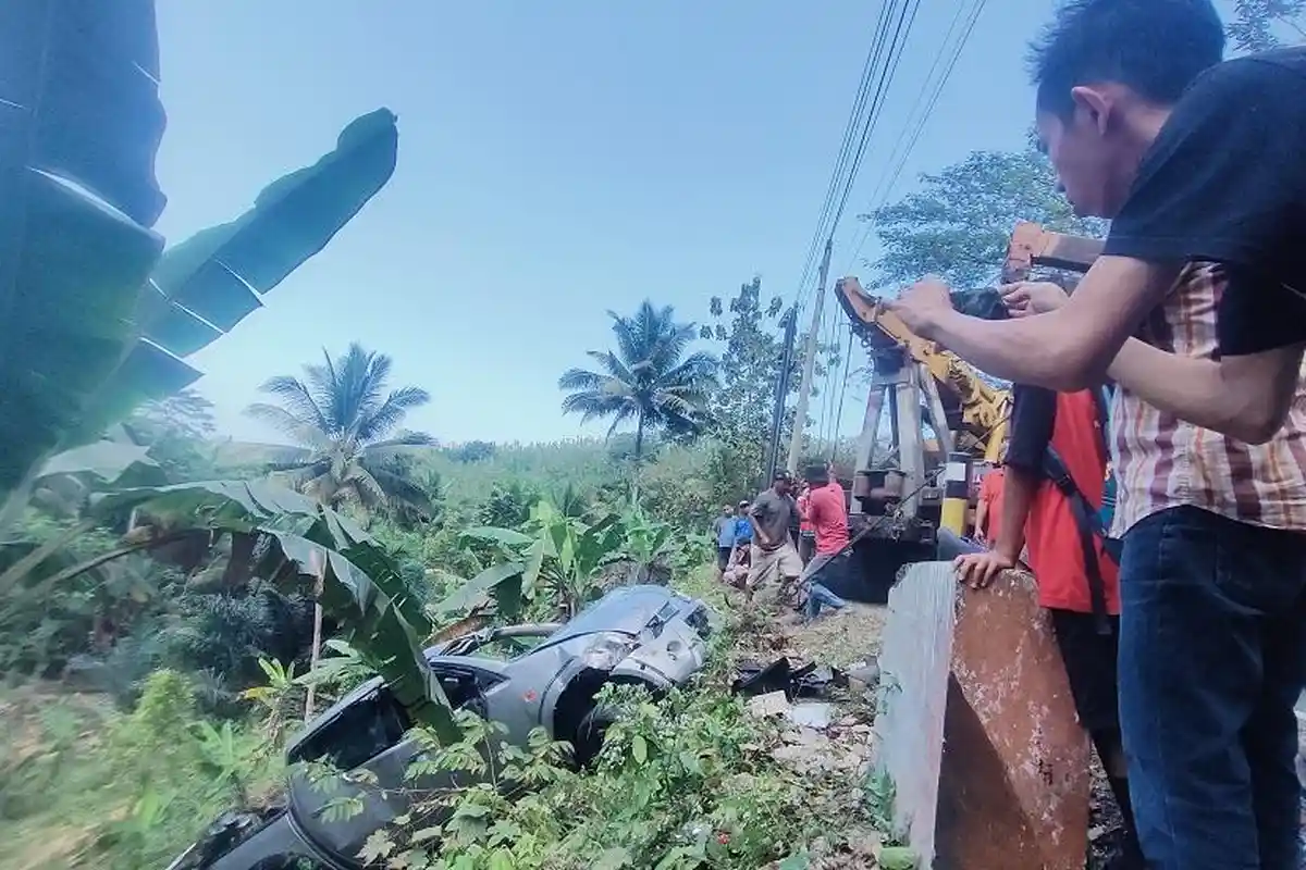 Ini Data Korban Kecelakaan Pikap Seruduk Motor Hingga ke Jurang di Pangandaran