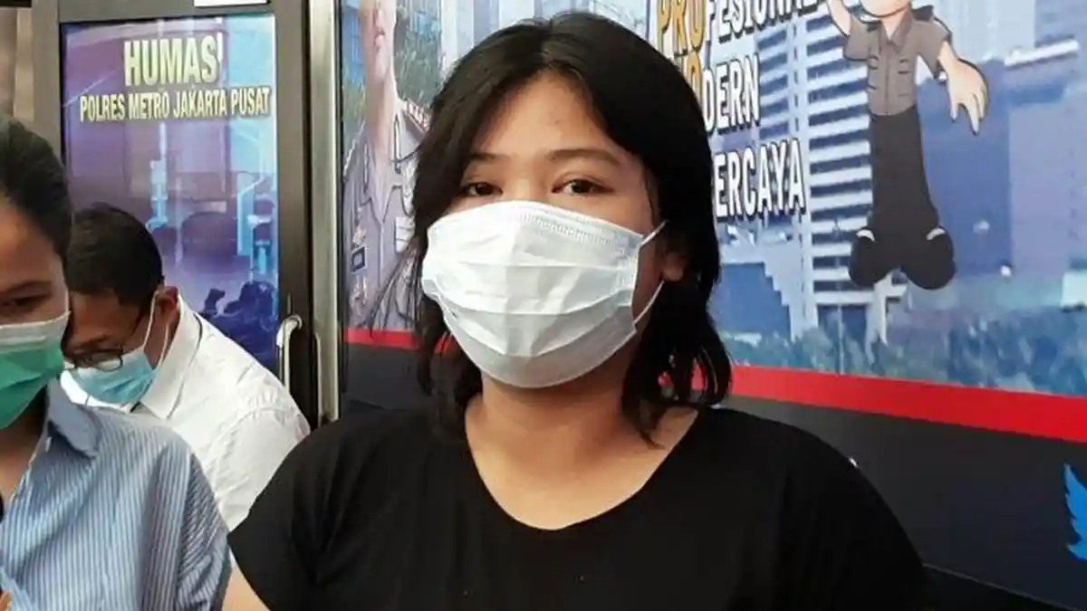 Perempuan Pelaku Video Mesum Halte Bus Senen Diduga Hamil karena Perut Buncit, Begini Kata Polisi