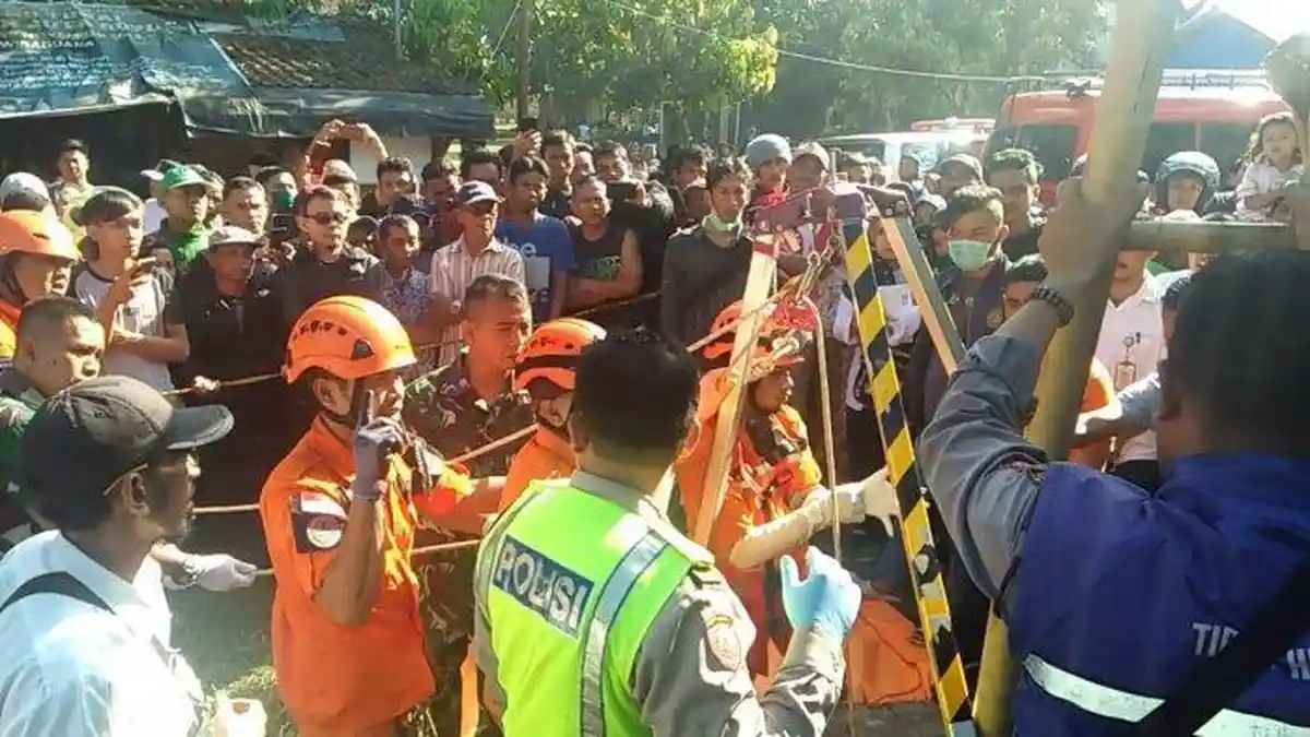 Dramatis, Evakuasi Warga Terperosok ke Sumur Sedalam 20 Meter