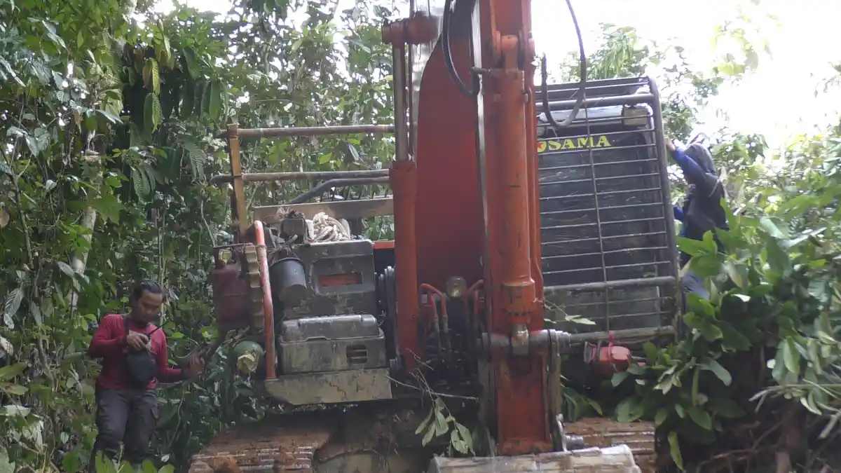 Pelaku Kabur Tinggalkan Ekskavator dan Peralatan di Hutan, PETI Besar-besaran di Bungo?