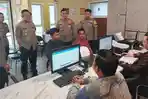 Pastikan Pelayanan Masyarakat Mudah dan Cepat, Kapolrestabes Palembang Sidak Layanan SPKT dan SIM