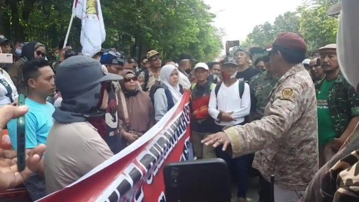 Forum Purnawirawan TNI Ikut Demo Bersama Mahasiswa di Monas