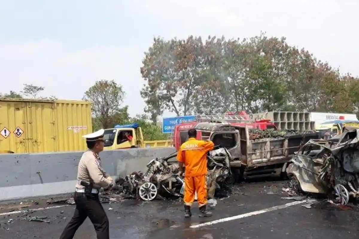 KISAH Sosok Mistis Wanita Berbaju Merah di Tol Cipularang, Pernah Dicegat Tiba-tiba Menghilang