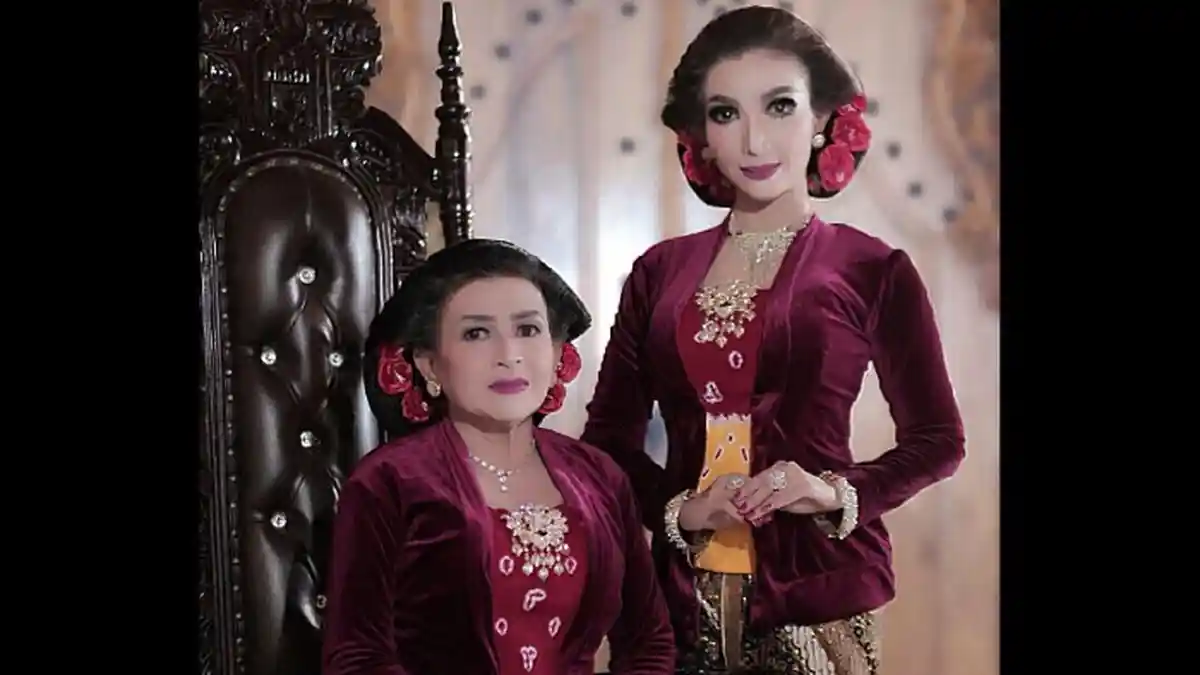 Roro Fitria Mohon pada Keluarga Agar Pemakaman Ibunya Ditunda Hingga Kedatanganya