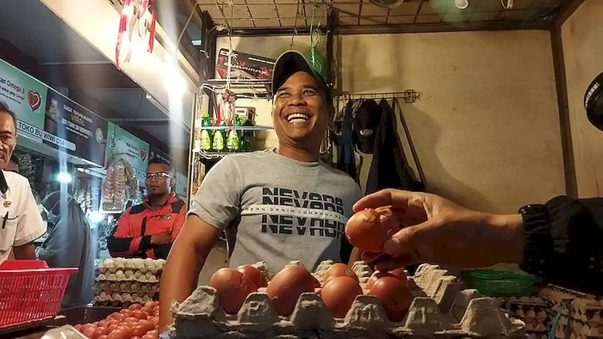 Harga Telur di Cimahi Kian Mahal, Telur yang Kondisinya Pecah pun Banyak Diincar Warga