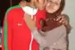 Andik Vermansyah Mendekap Ibunda