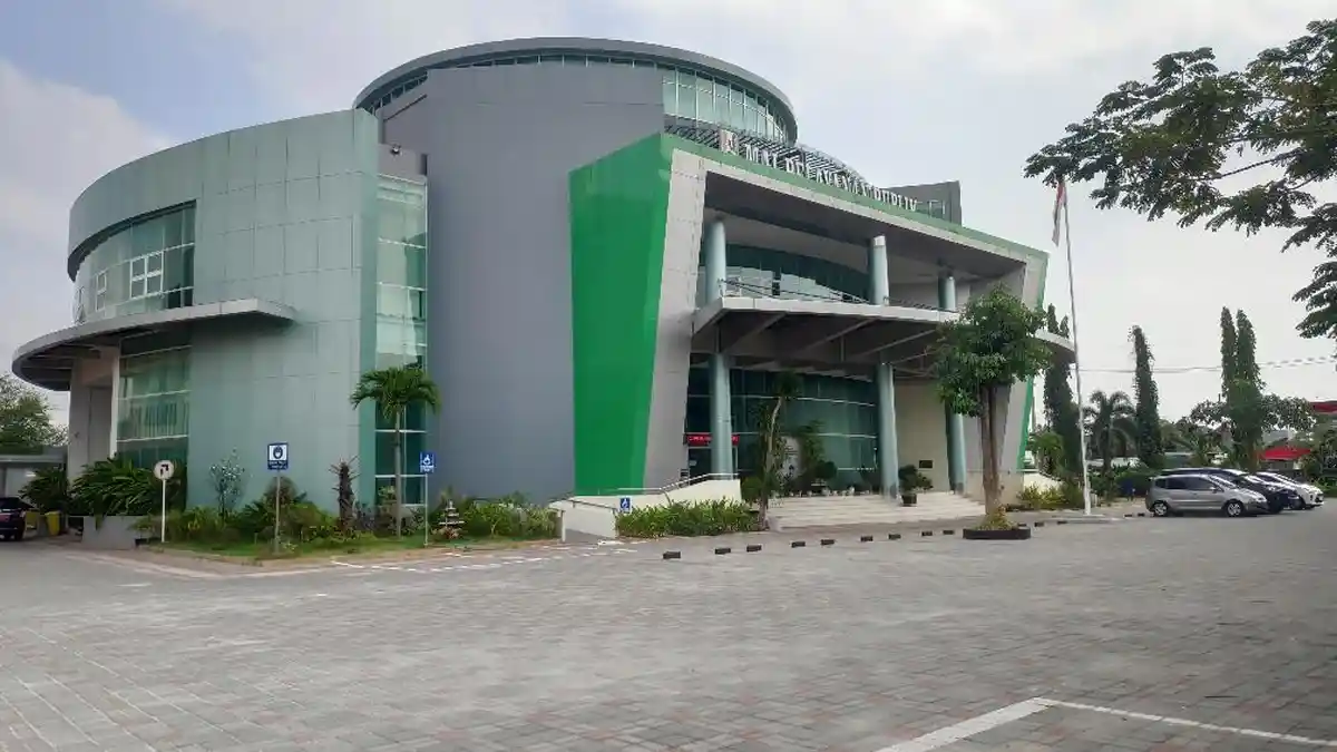 Bupati Tuban Bereaksi Soal Lansia yang Jatuh dari Tangga MPP, Sebut Sarpas Sudah Bagus