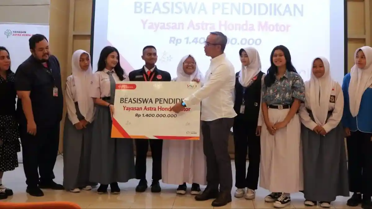 Duta Safety Riding Peroleh Beasiswa Pendidikan dari Yayasan AHM