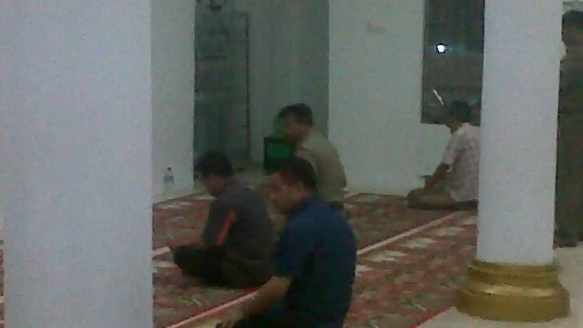 Gubernur Sulsel Terpaksa Tayamum Saat Shalat di Masjid MOI