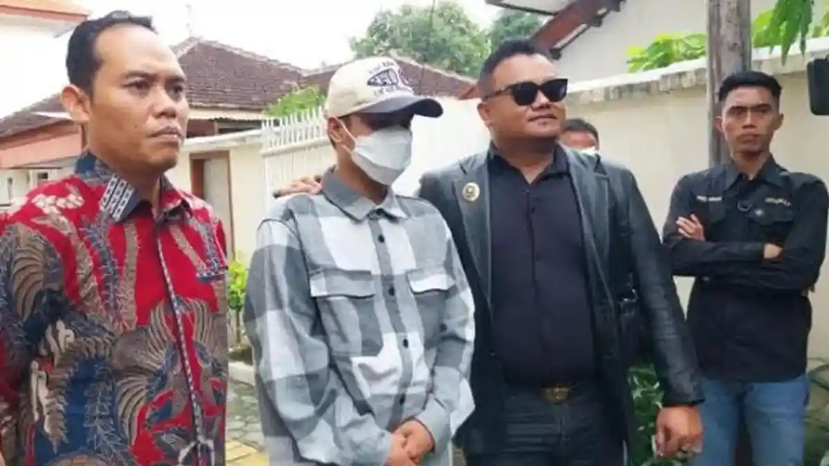 Mangkir Sidang, Denada Minta Mediasi Secara Kekeluargaan Usai Digugat Ressa Dugaan Telantarkan Anak 