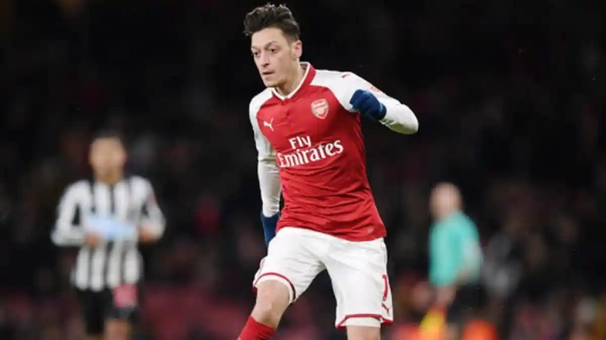 Mesut Oezil Jadi Pemain Bergaji Tertinggi di Arsenal