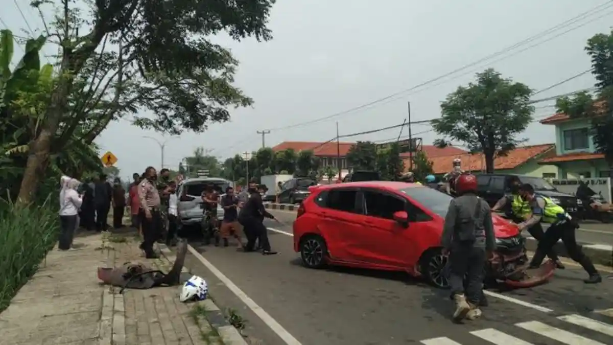 Kecelakaan Beruntun di Depan Kodim 0602 Kota Serang, 3 Mobil Ringsek