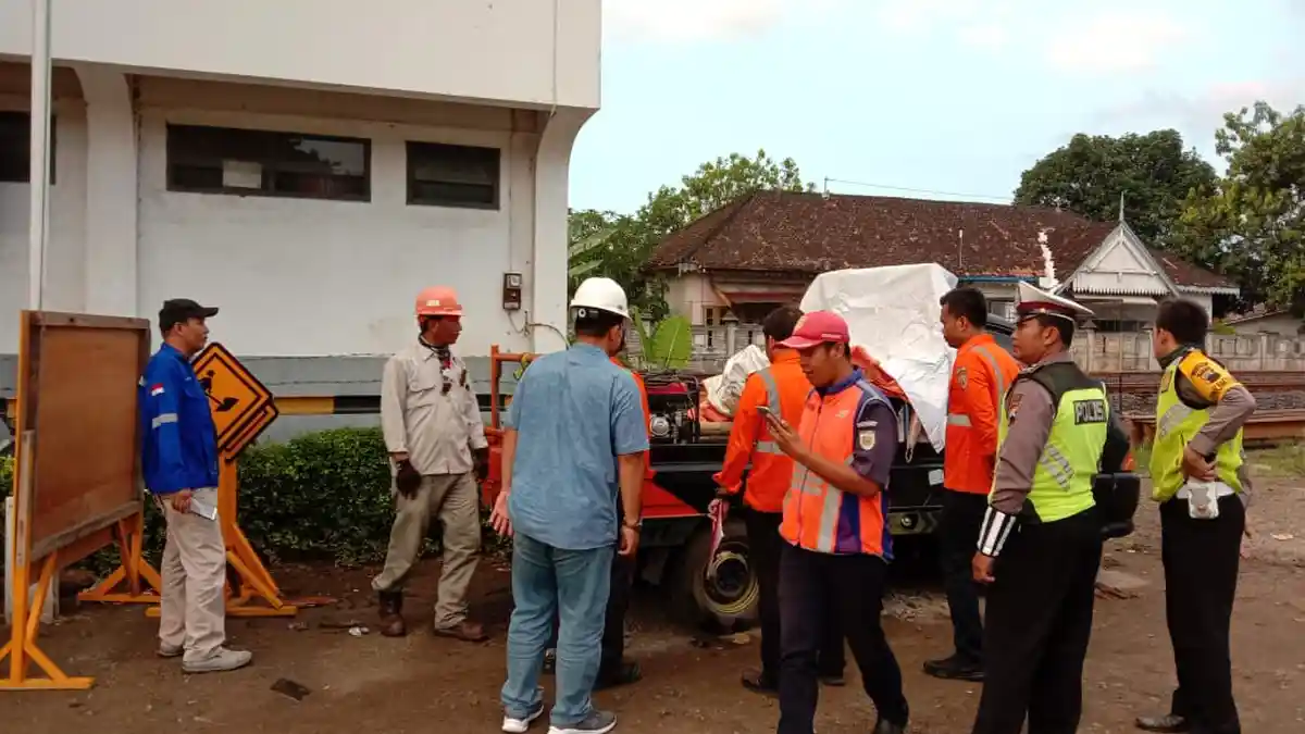 Perlintasan Kereta Api Ganefo Mranggen Demak Ditutup Mulai Sabtu Malam Hingga Minggu Pagi