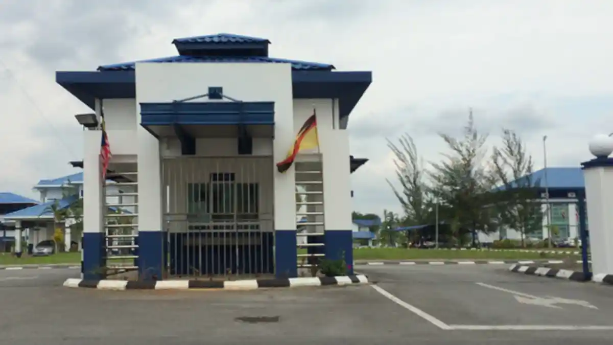 Tiba di Mabes Polri, AKBP Idha Berjalan Tegak, Bripka MP Harahap Menunduk