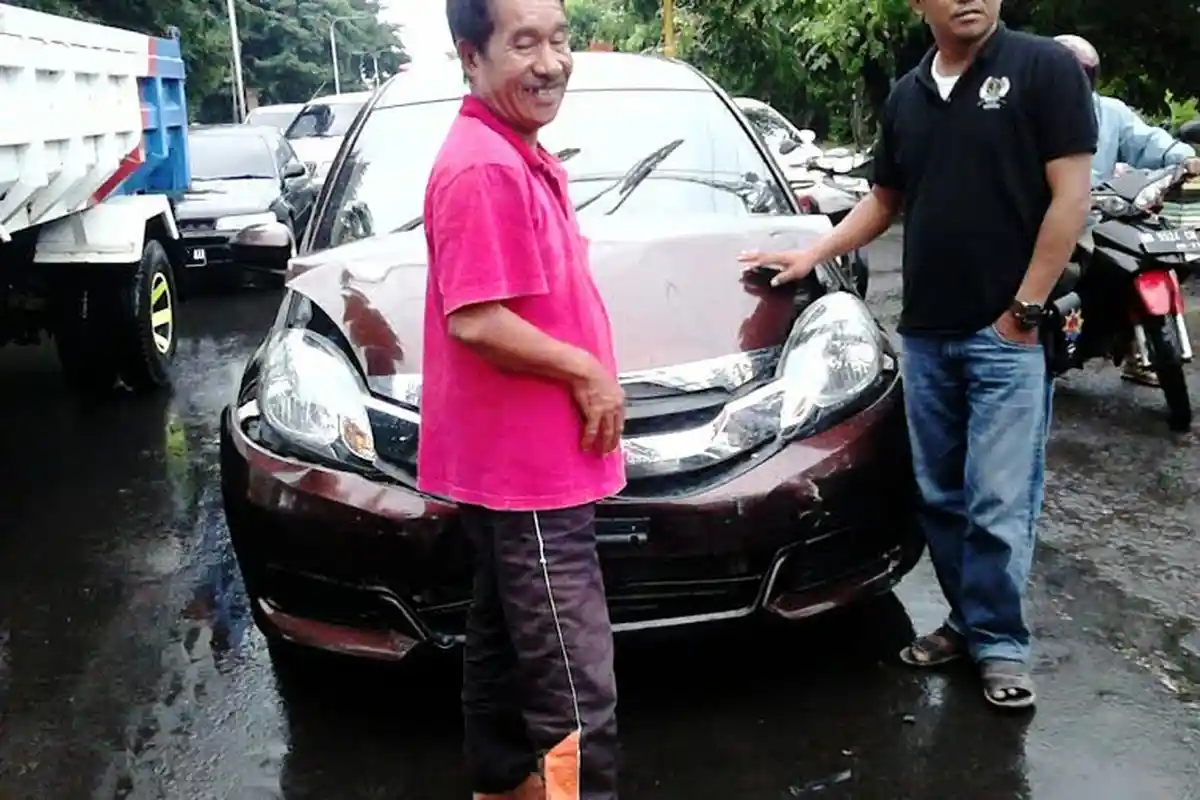 Dosen Polisi dan PNS Tabrakan Beruntun di Jl Sudirman Takalar - tabrakan_20170123_114033.jpg