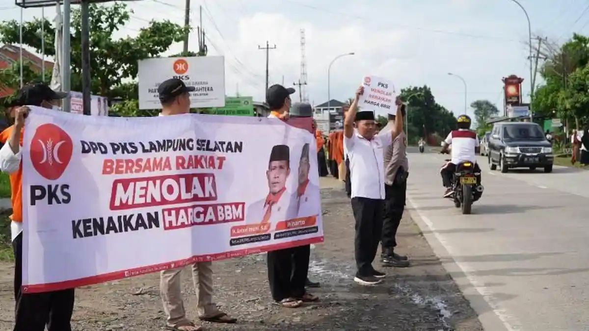 DPD PKS Lampung Selatan Turun ke Jalan Tolak Kenaikan Harga BBM
