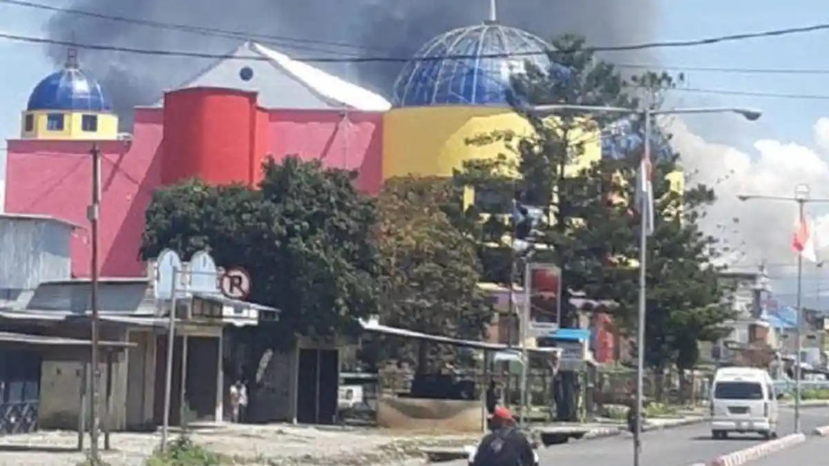UPDATE Kerusuhan di Wamena, Pegawai Terjun dari Lantai 2 Selamatkan Diri Saat Supermarket Dibakar