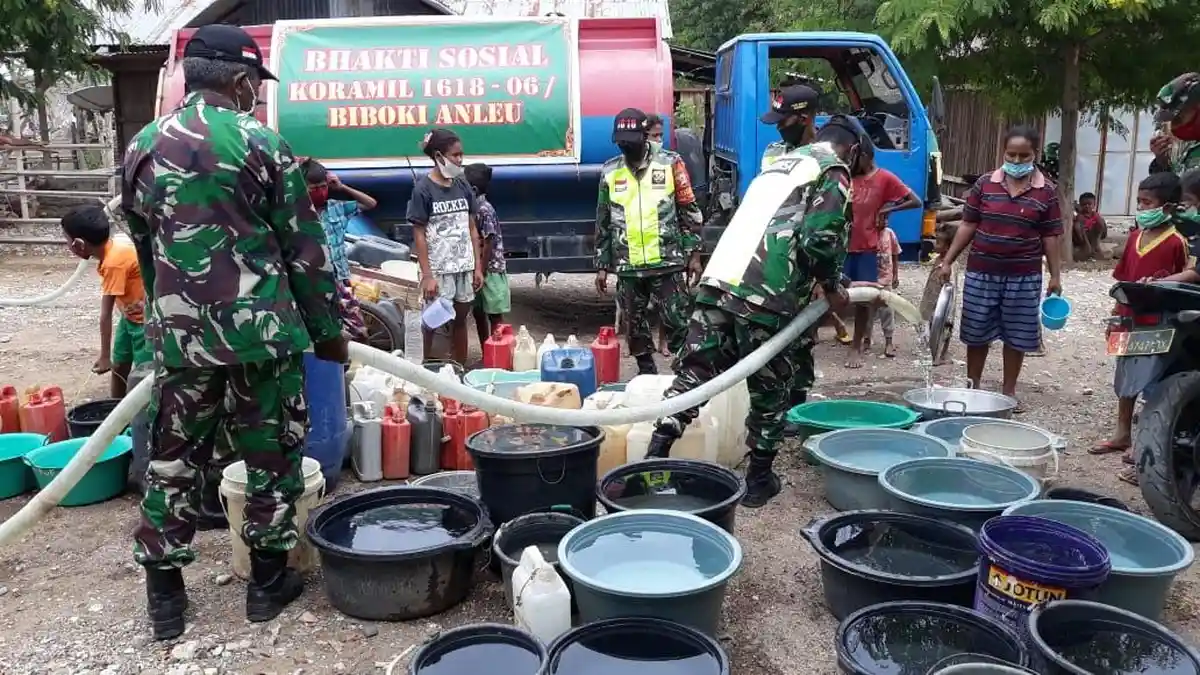 Kodim 1618 TTU Salurkan 60.000 Liter Air Bersih kepada Warga Biboki Anleu