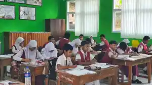 Disdikbud-Bandar-Lampung-memastikan-jumlah-lulusan-dan-daya-tampung-seimbang.jpg